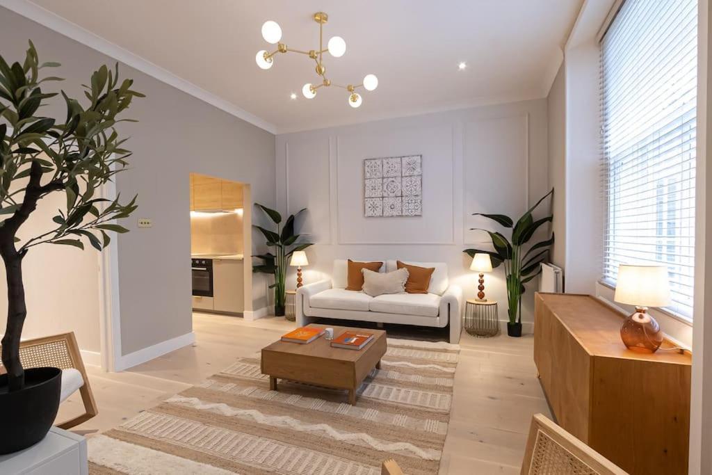 Elegance: A Symphony Of High-end Decor Apartamento