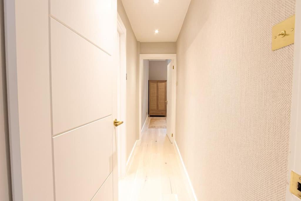 Apartamento Elegance: A Symphony Of High-end Decor *