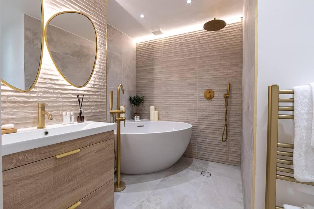 Apartamento Elegance: A Symphony Of High-end Decor *